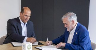 CaixaBank renueva su compromiso con la Real Sociedad Económica de Amigos del País de Tenerife