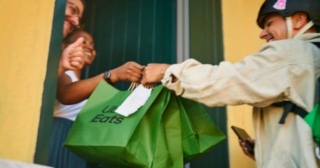 Uber Eats amplía su oferta de conveniencia en Canarias con la incorporación de Tabaco Barato