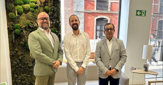 Cajasiete firma un convenio de colaboración con la Zona Comercial Abierta de La Laguna para apoyar la actividad empresarial de sus asociados