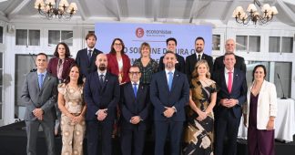 La	nueva Junta del Colegio de Economistas	de	Santa Cruz	de	Tenerife reúne a	todas las actividades profesionales de la	economía y de la empresa