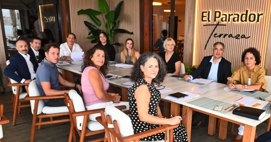 El Patronato Insular de Turismo de Fuerteventura y el sector alojativo preparan la promoción turística de 2027