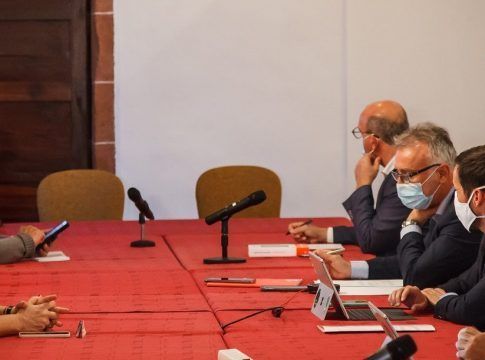 Torres recalca que la reconstrucción “segura” de La Palma ya se ha iniciado