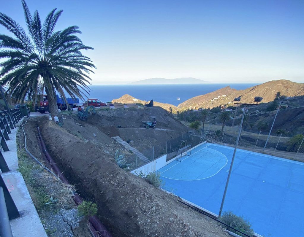 Cabildo de La Gomera e ITC inician los trabajos para la creación de una central de generación fotovoltaica en Alojera
