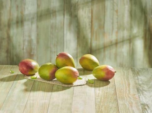 Lidl continúa apoyando a La Palma e incorpora la manga palmera a su surtido de fruta y verdura en Canarias