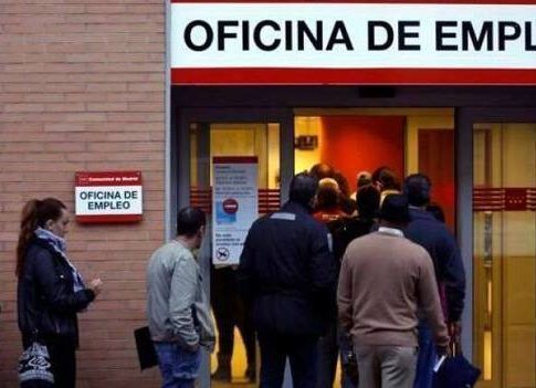 El paro cae en 3.612 personas en diciembre en Canarias, que cierra 2021 con 66.168 desempleados menos