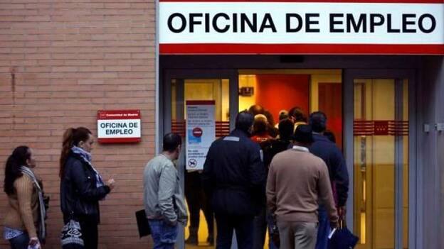 El paro cae en 3.612 personas en diciembre en Canarias, que cierra 2021 con 66.168 desempleados menos