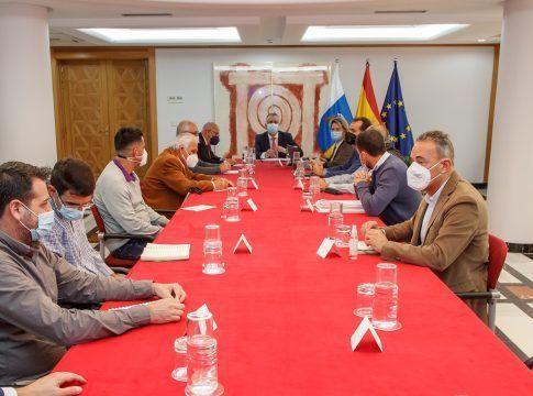 Gobierno canario y Cabildo grancanario coordinan un mecanismo de respuesta a la situación del sector del tomate
