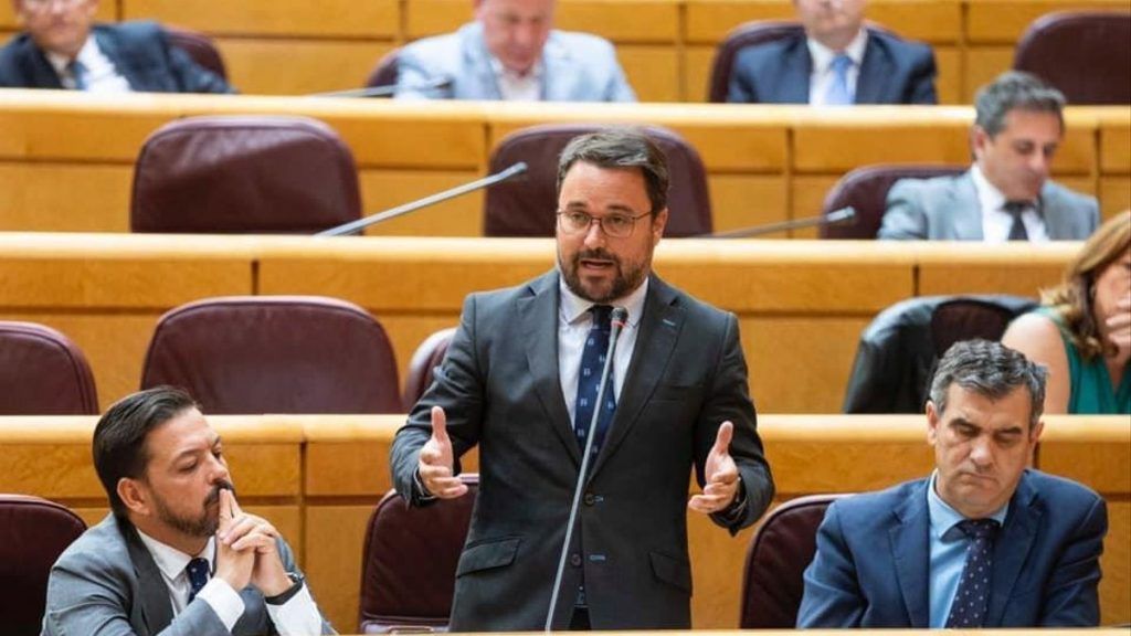 El senador del PP Asier Antona solicita que se traten las migraciones hacia Canarias en la Conferencia de Presidentes que se celebrará en La Palma