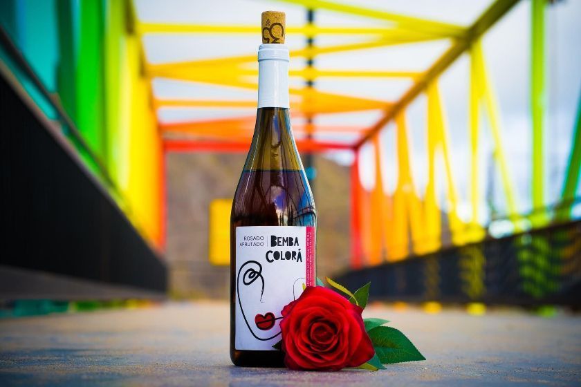 Naviera Armas Trasmediterránea promociona los vinos canarios de Bodegas 35