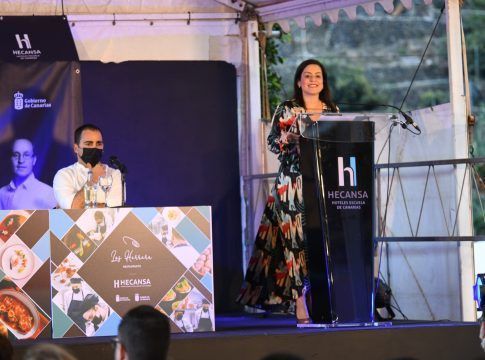 El chef Miguel Navarro inaugura con un libro sobre la gastronomía de La Gomera la Colección Hecansa