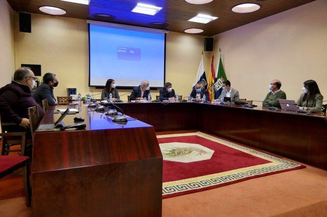 El Gobierno propone aglutinar la actividad industrial herreña en las áreas de mayor proyección económica