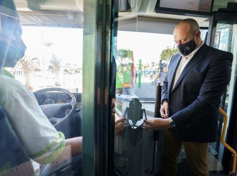 Titsa incorpora el pago con tarjeta bancaria en 33 líneas