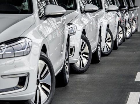 La reactivación del turismo anima las matriculaciones de coches en febrero 