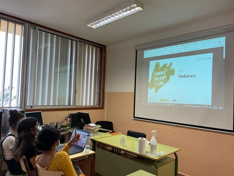 Una treintena de estudiantes de toda Canarias se reúnen en el Puerto de la Cruz para presentar sus ideas de impacto social