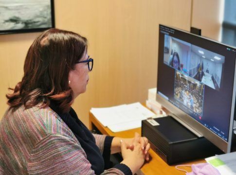 El Gobierno de Canarias acuerda con los transportistas actualizar los precios del transporte escolar al IPC actual