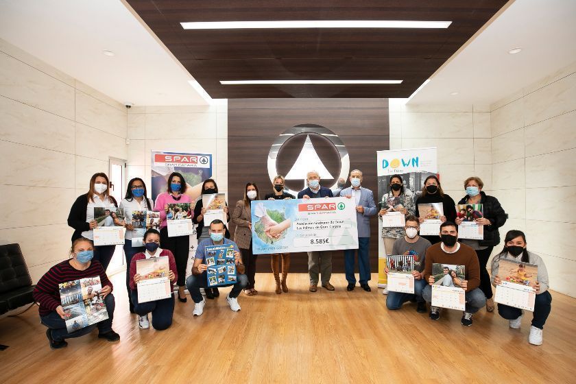 SPAR entrega 8.585 euros a la Asociación Síndrome de Down por la venta de sus calendarios solidarios