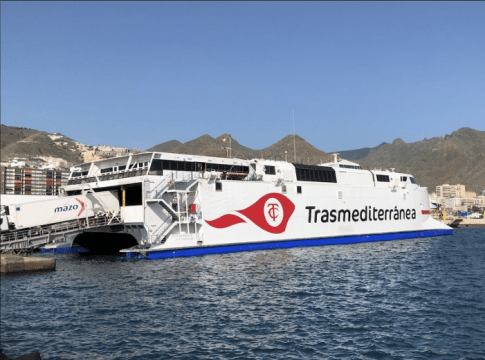 Naviera Armas Trasmediterránea refuerza Morro Jable con alta velocidad en Semana Santa