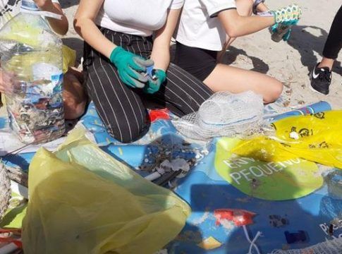Lidl impulsa la limpieza de varias playas en Canarias para concienciar sobre el problema de los microplásticos en las islas