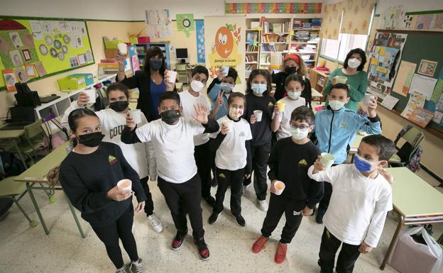 SPAR dona 4.000 naranjas para la campaña de alimentación saludable del CEIP Maestro Félix Santana