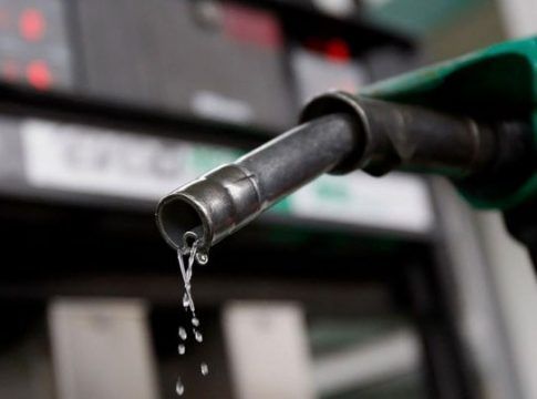 Femepa asegura que Canarias tiene existencias de combustible y cereales para dos meses