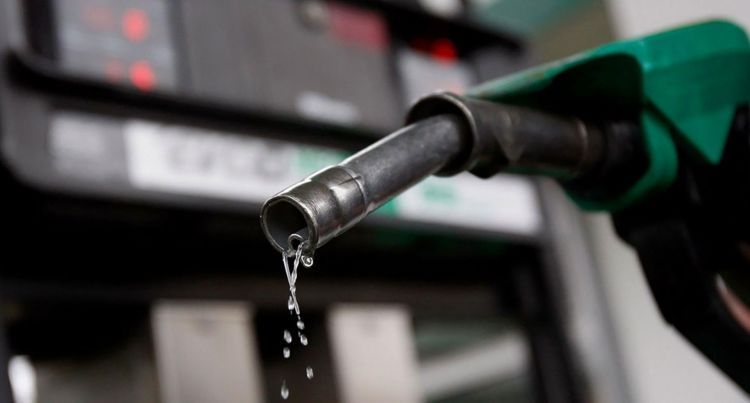Femepa asegura que Canarias tiene existencias de combustible y cereales para dos meses