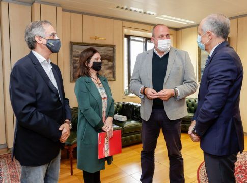 Cámara y Titsa renuevan por quinto año el acuerdo para financiar el transporte a alumnos PICE