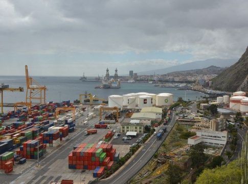 Puertos de Tenerife propone al ayuntamiento que estudie la ejecución del carril bici en el ancho de vía de la TF-11