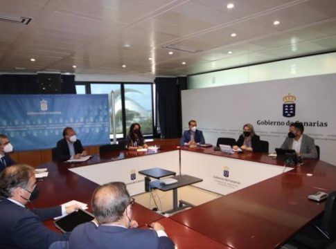Cajasiete adelanta sin coste fondos del Posei a ganaderos