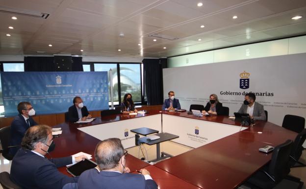 Cajasiete adelanta sin coste fondos del Posei a ganaderos