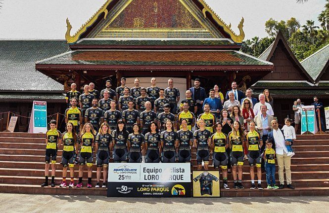 Puerto de la Cruz presente en el 25 aniversario del equipo ciclista Loro Parque Tenerife Los Silos Natural