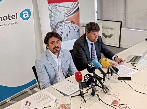 Canarias lidera la recuperación turística nacional esta primavera y entra con un optimismo contenido en sus ‘meses valle’