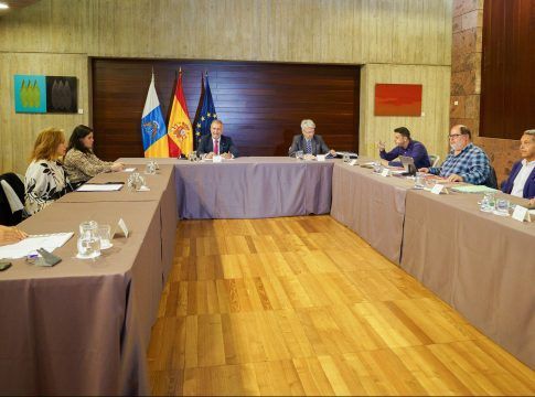 Gobierno, Fecai, Fecam y sindicatos acuerdan gestionar coordinadamente la estabilización de interinos y temporales