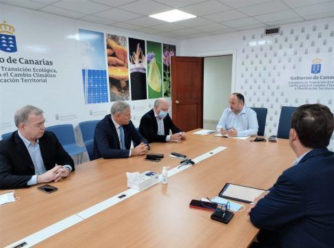 José Antonio Valbuena aborda con las patronales del automóvil las ayudas al vehículo eléctrico