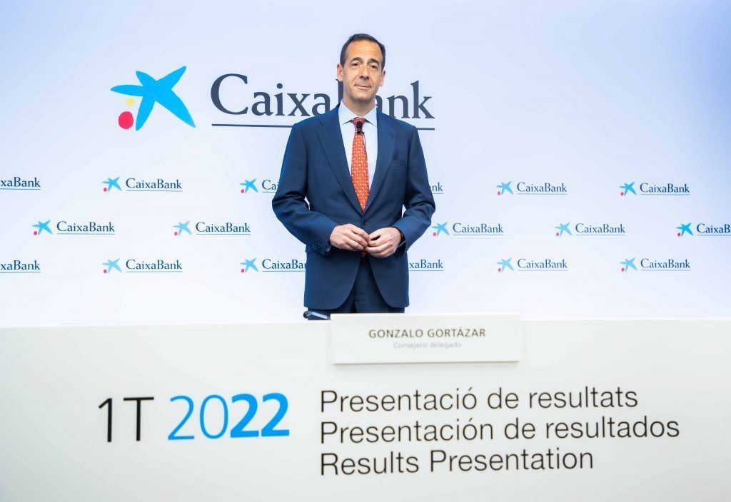 CaixaBank obtiene un beneficio atribuido de 707 millones en el primer trimestre, un 21,9% más, en base comparable