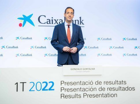 CaixaBank obtiene un beneficio atribuido de 707 millones en el primer trimestre, un 21,9% más, en base comparable