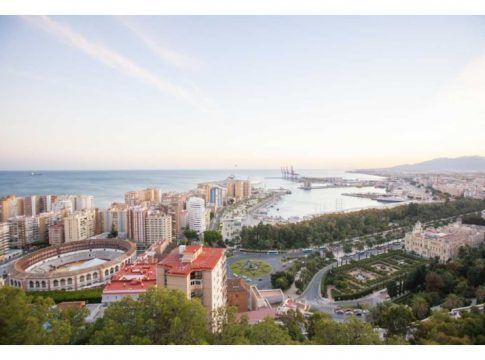 Málaga: milenaria y cosmopolita en el pasado, hoy convertida en primera potencia de la industria turística andaluza