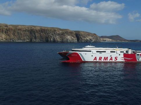 Naviera Armas Trasmediterránea programa viajes extraordinarios entre Tenerife y El Hierro para Semana Santa