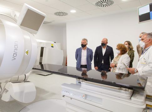 Torres destaca el salto sanitario del nuevo acelerador lineal para tratamientos de oncología en Fuerteventura