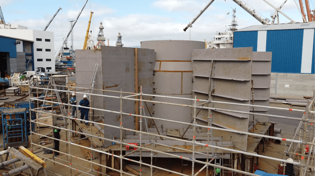Tenerife Shipyards ejecuta el proyecto de fabricación de la primera boya de amarre de carga del mundo y presenta su división de fabricación de renovables en la feria WindEurope