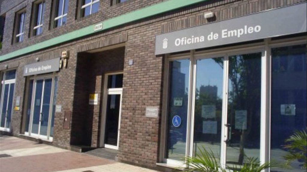 El paro en Canarias crece en 15.500 personas