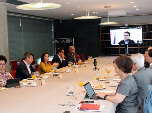 Yaiza Castilla acuerda con las cámaras de comercio su colaboración en la canalización de nuevas ayudas a las pymes del sector