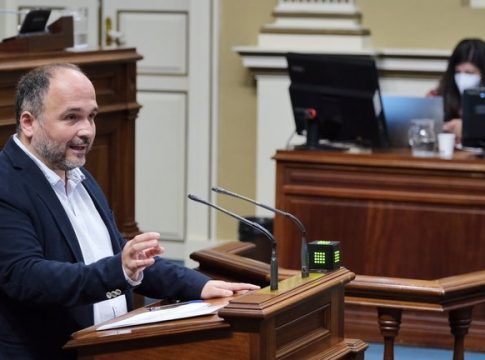 Canarias solicitará al Estado un marco legislativo específico para el sector eléctrico canario