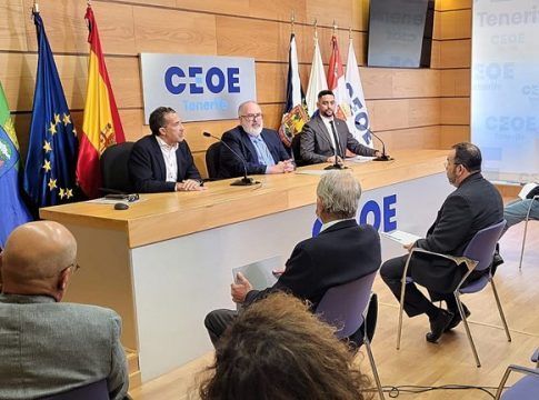 CEOE Tenerife firma un Manifiesto en defensa del REF
