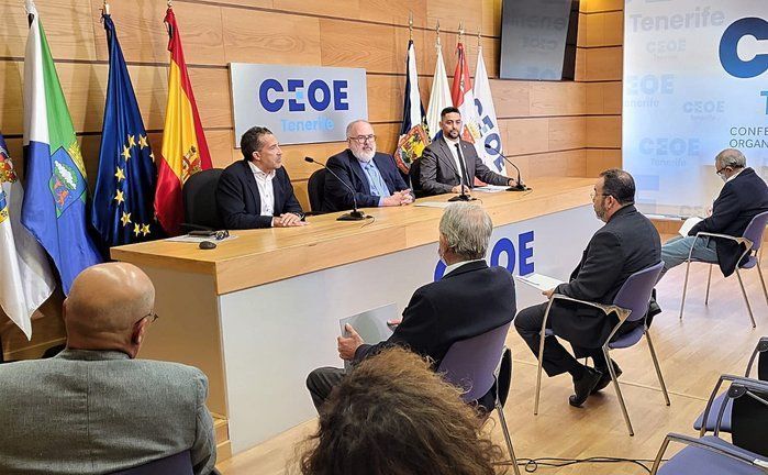 CEOE Tenerife firma un Manifiesto en defensa del REF