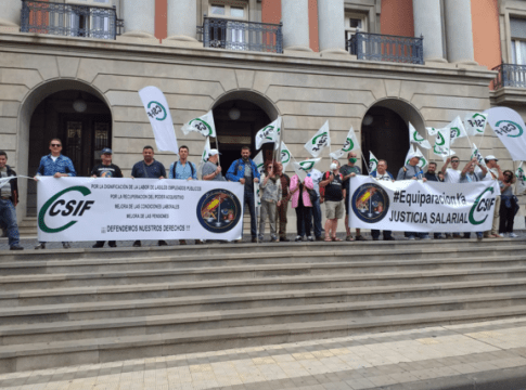 CSIF Canarias y JUSAPOL se concentran ante las puertas de las Subdelegaciones del Gobierno en Canarias