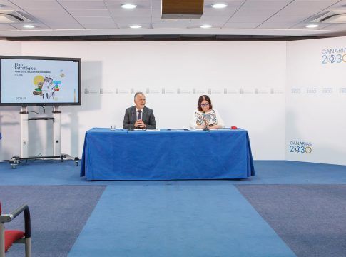 Torres: “Por primera vez habrá en Canarias plazas públicas gratuitas de 0 a 3 años en los centros de la Consejería”