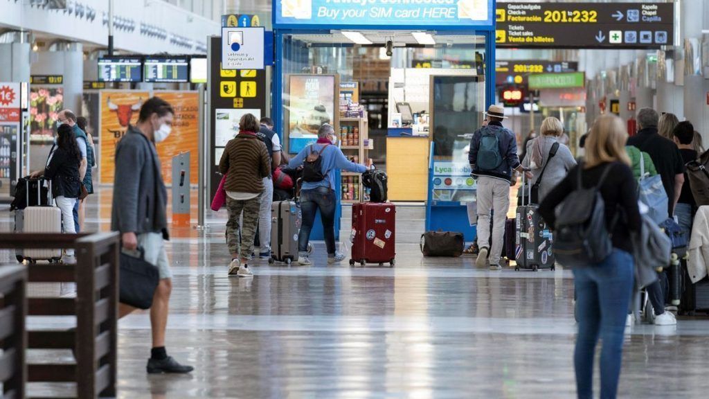 La ministra de Transportes inaugura este miércoles la ampliación del aeropuerto Tenerife Sur