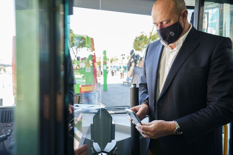Enrique Arriaga: “Muy pocas guaguas de gasoil se van a comprar, prácticamente todas van a ser híbridas, 100% eléctricas o de hidrógeno”