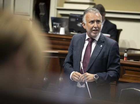 Torres anuncia que la UE permitirá la exención del tributo verde en las conexiones aéreas y marítimas entre islas