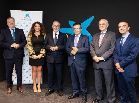 CaixaBank y Fepeco renuevan su acuerdo para apoyar al sector de la construcción en la provincia tinerfeña
